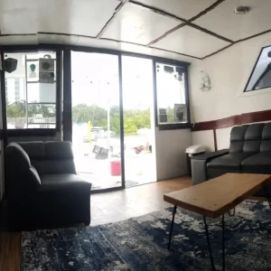 25.-DEFFENDER 48 FT Up to 14 people - Image 7