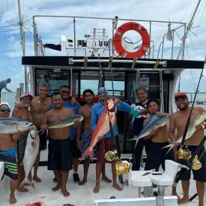 25.-DEFFENDER 48 FT Up to 14 people - Image 8