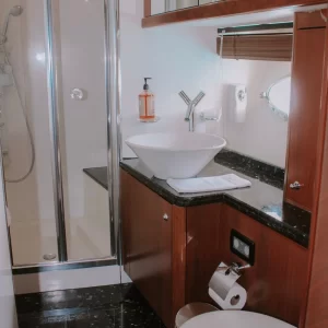 2. Sunseeker 82 " - Image 21